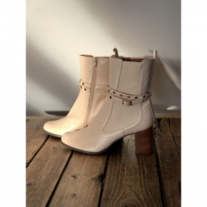 SELENA BEIGE