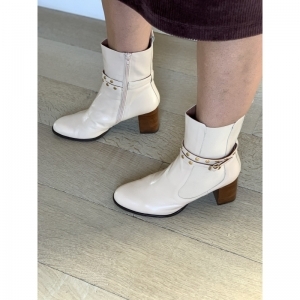 SELENA BEIGE