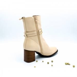 SELENA BEIGE