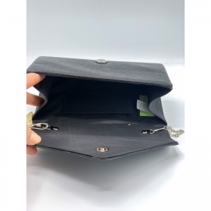 22cm x 13cm x 5,5cm ZWART